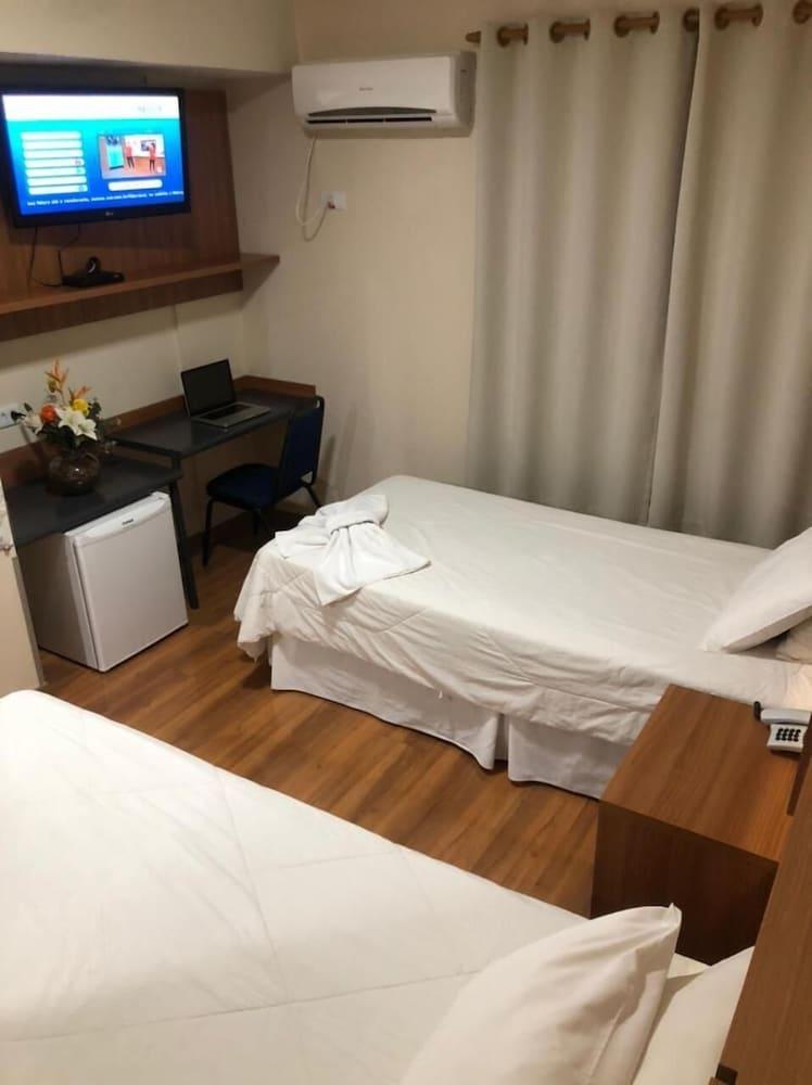 Hotel Aero Park E Estacionamento Londrina Exteriör bild
