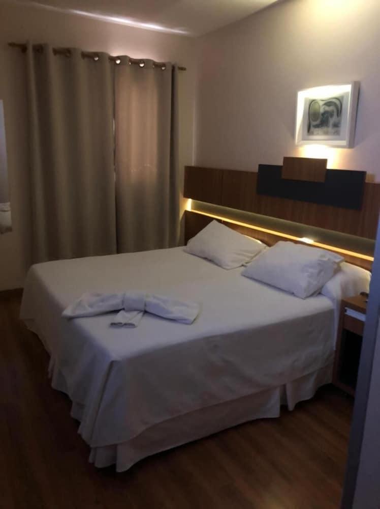 Hotel Aero Park E Estacionamento Londrina Exteriör bild
