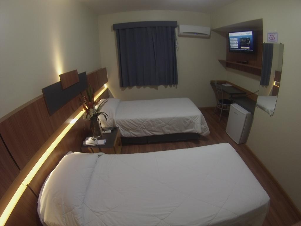 Hotel Aero Park E Estacionamento Londrina Exteriör bild