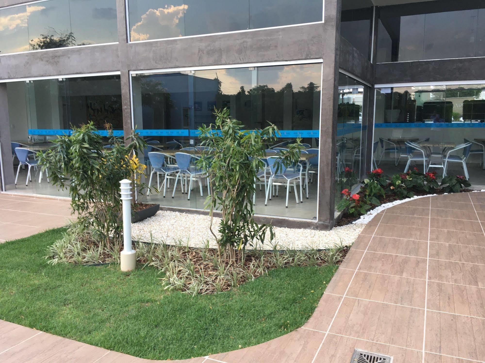 Hotel Aero Park E Estacionamento Londrina Exteriör bild